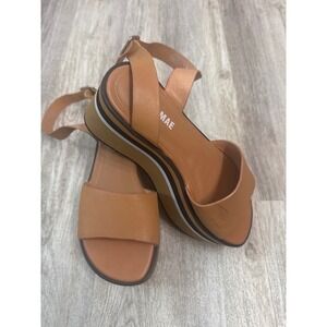 Alias Mae Oasis Sandwich Platform Sandal in Light Tan Leather. Women's Size 36